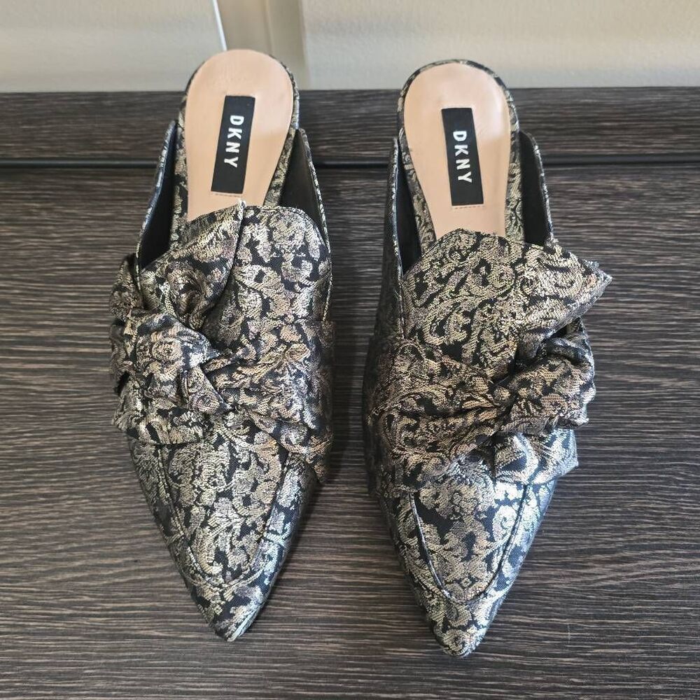 DKNY Textured Gold/Blk Brocade Mules, Flats Point Toe Slip On Shoes, NEW, Sz. 7